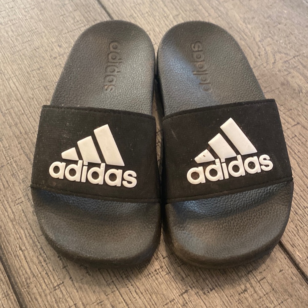 Adidas kids slides sandals black logo size 10c